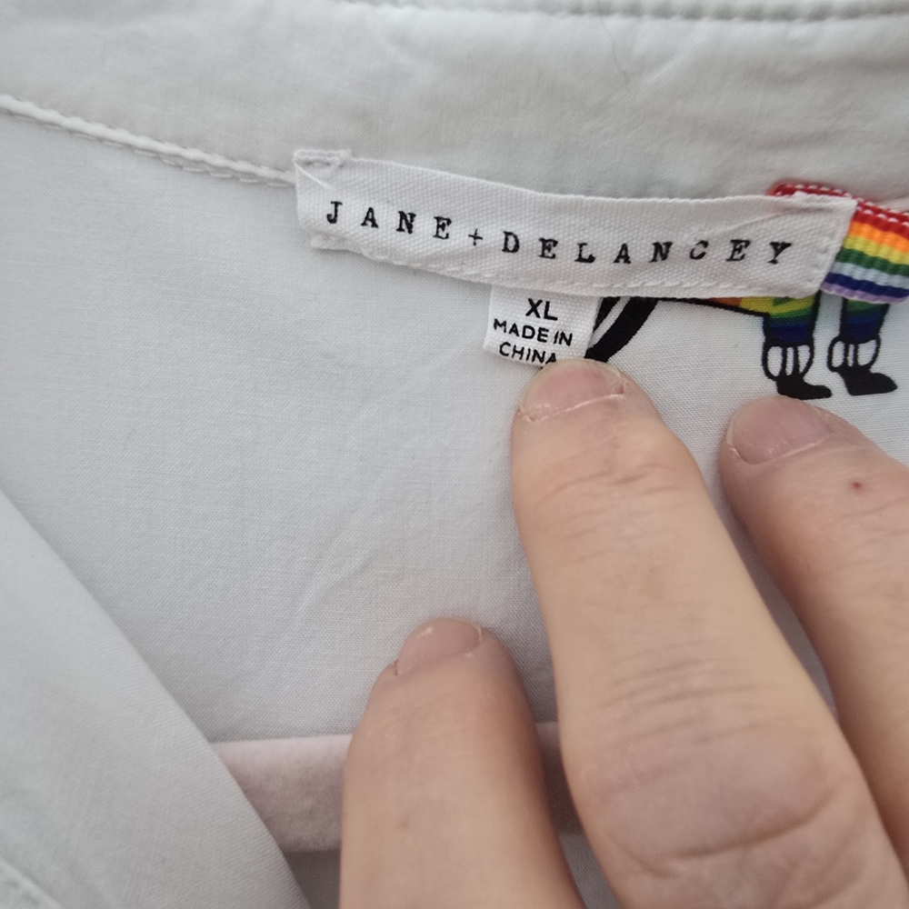 Jane Delancey White Button-Up Cap Sleeves Top with Rainbow Pride Dog Print XL - Picture 7 of 10